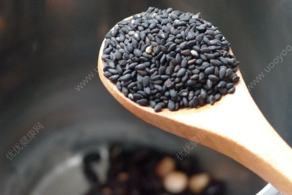 想要白发变黑发，吃这三种食物头发变黑效果好！(2)