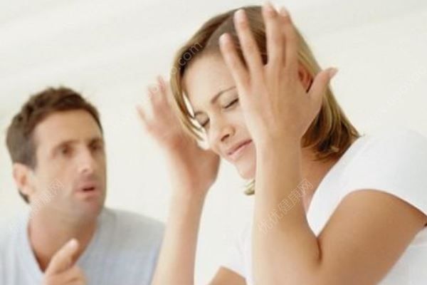 女教师追打婆婆被停课，丈夫恳求网友：评论留余地莫酿悲剧(2)