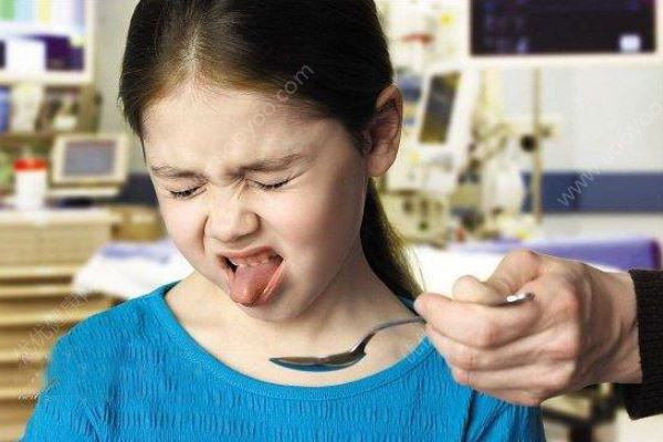 6岁女孩吃完药后接连呕吐！一查竟开错了8倍剂量！(3)